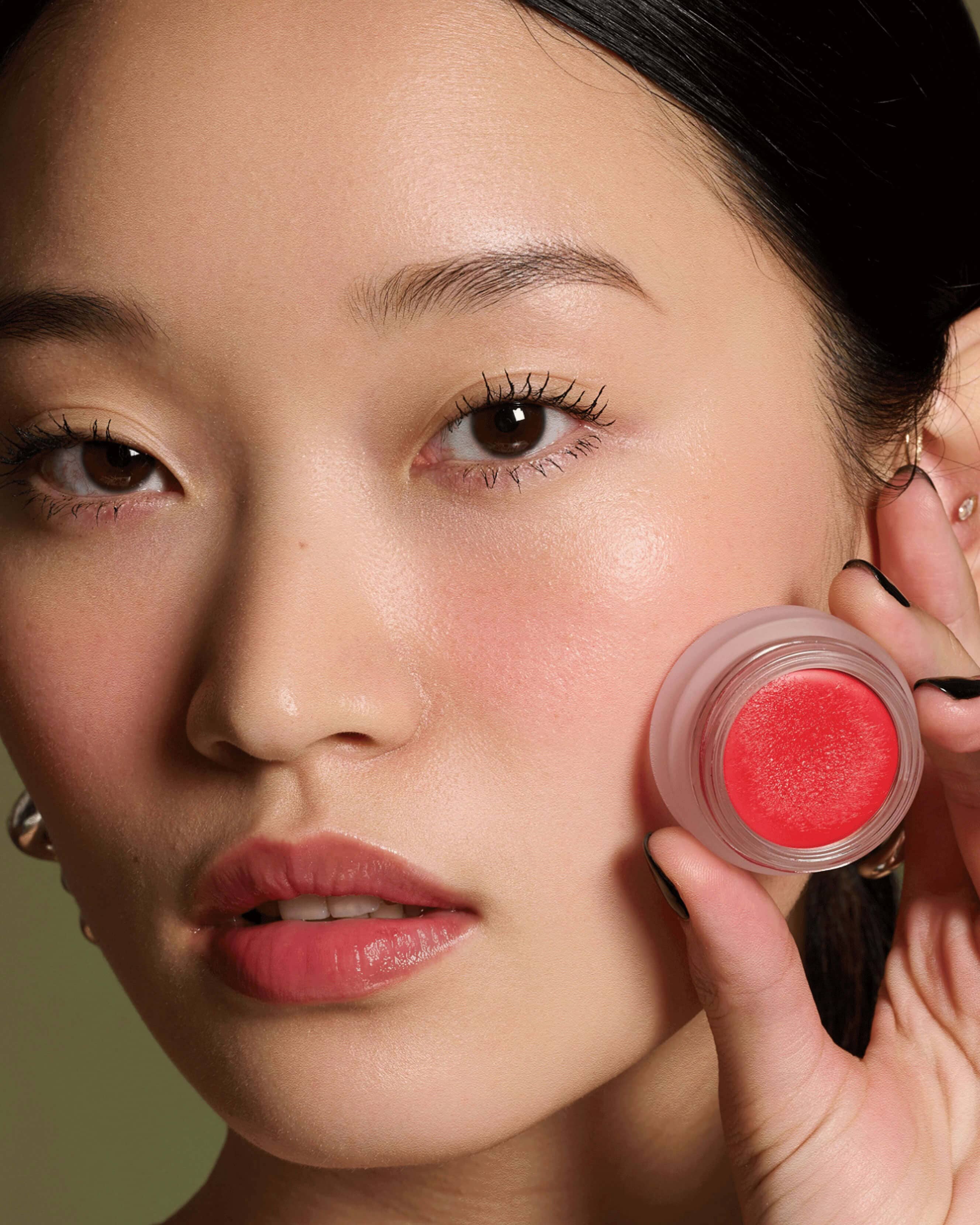 Sumo (tomato-red with warm undertones)